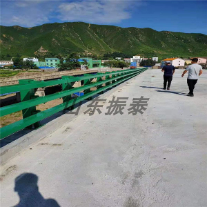 高速公路防撞護欄